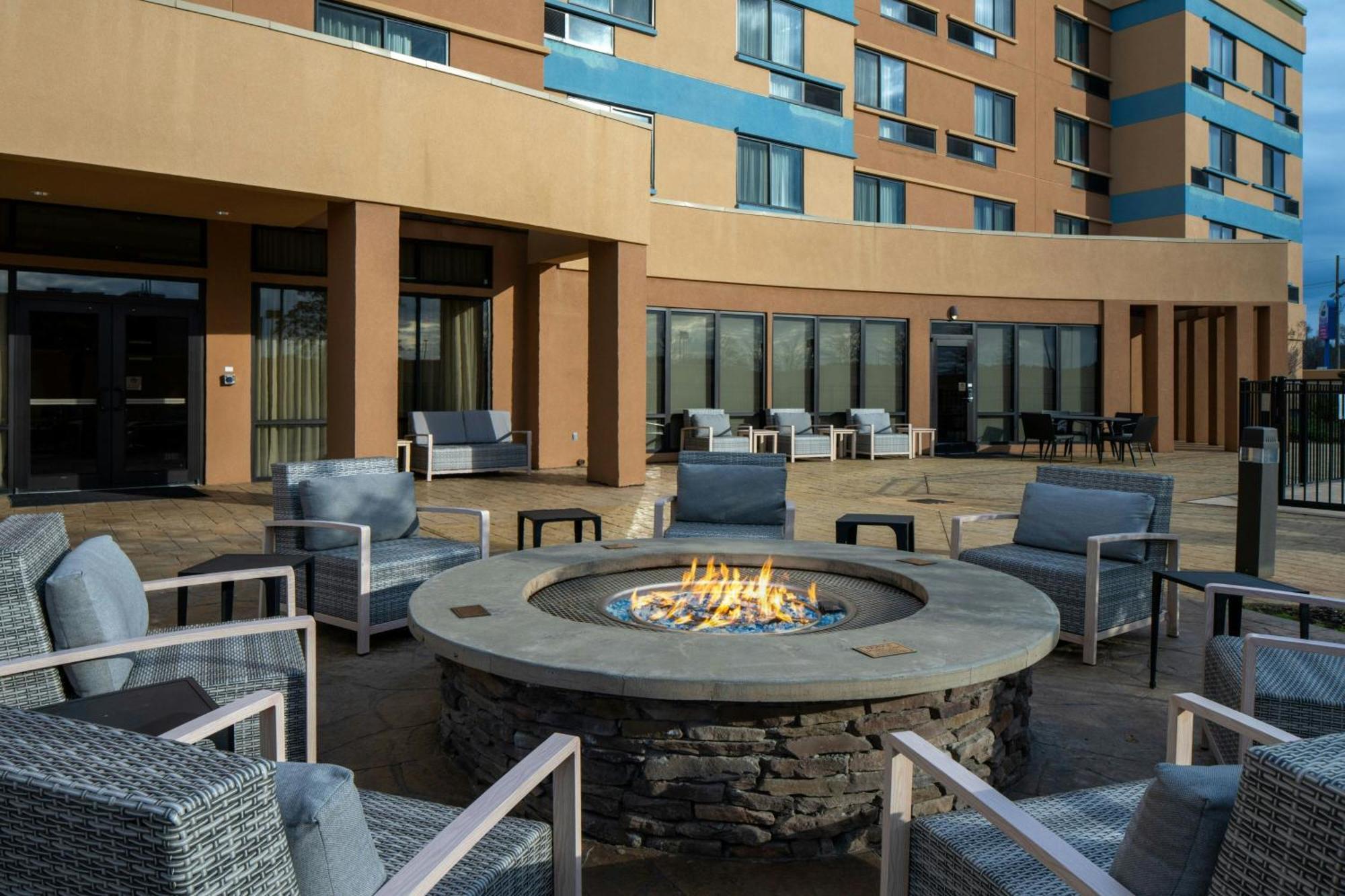Courtyard By Marriott Jackson Airport/Pearl Hotel Kültér fotó
